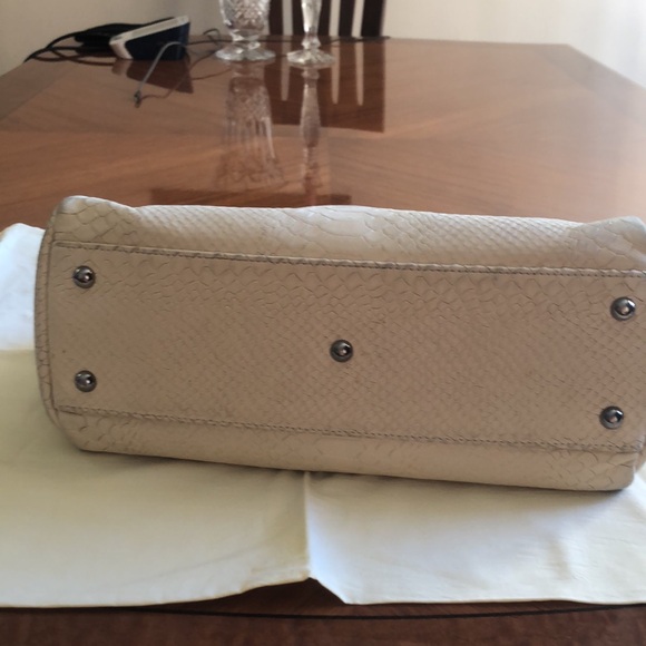 Handbag - Picture 3 of 10